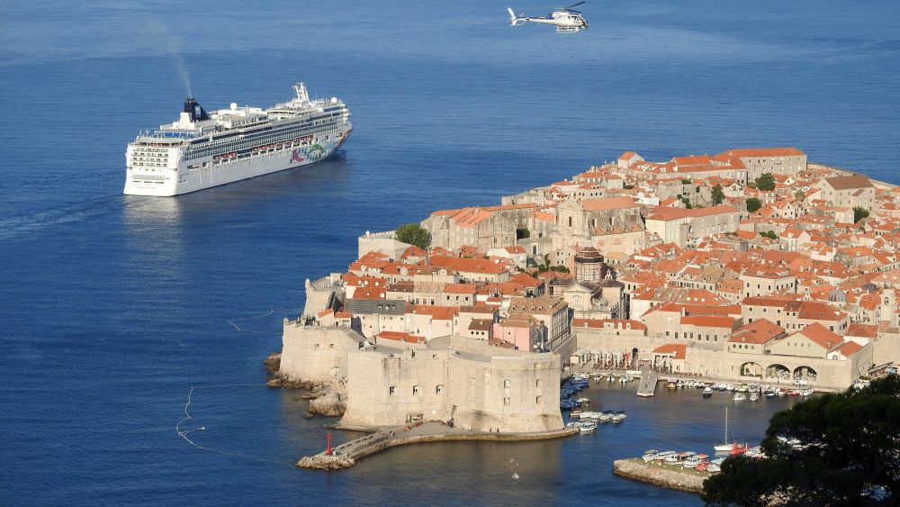 NORWEGIAN PEARL U LUCI DUBROVNIK
